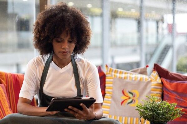 California Service Industry Employee Checking Shift Schedule and Wage Rights