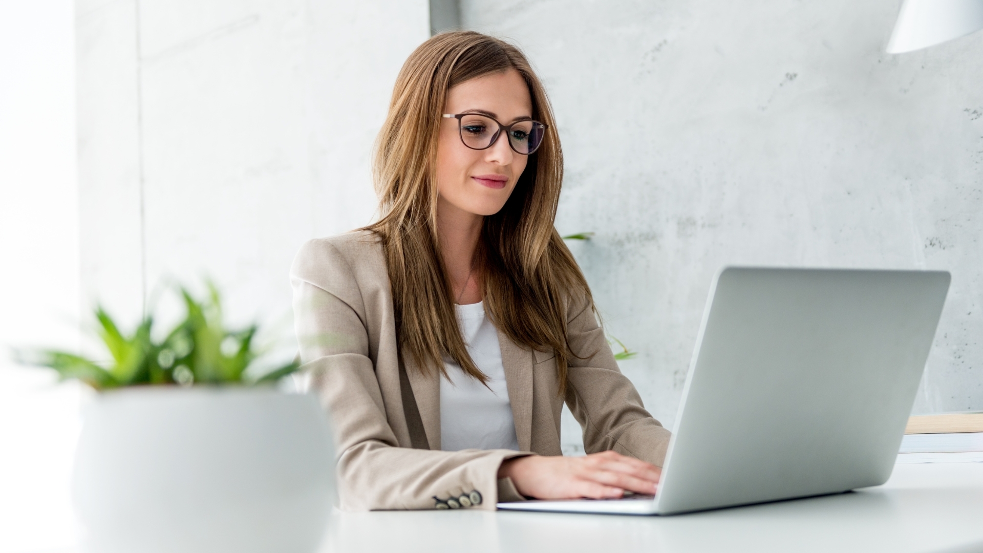California employee researching her rights before filing a gender discrimination lawsuit